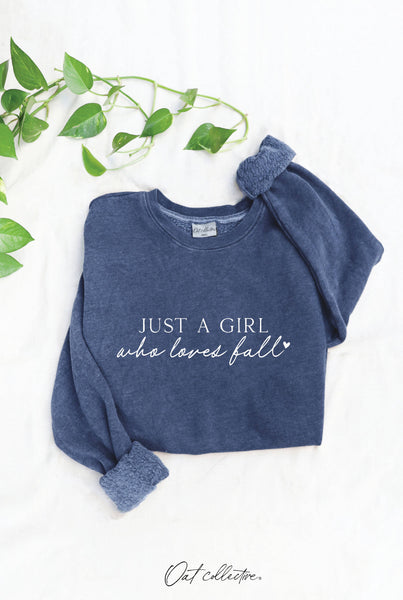 JUST A GIRL WHO LOVES FALL Sweatshirt