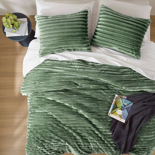300GSM Fluffy Ribbed Plush Comforter Set,Green: King/Cal King