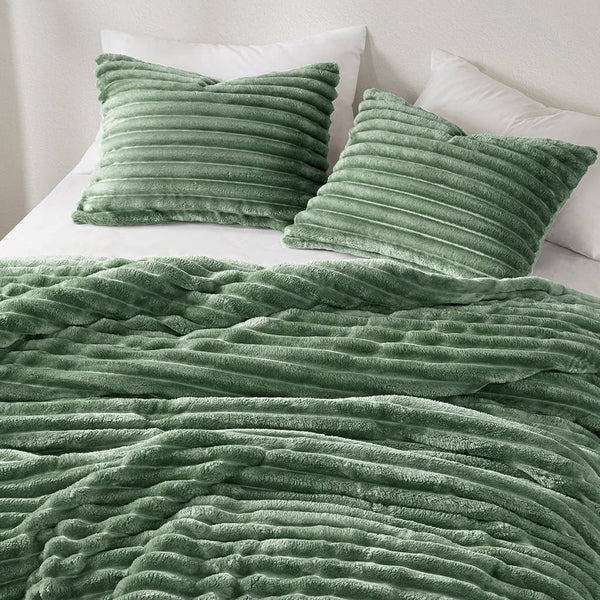 300GSM Fluffy Ribbed Plush Comforter Set,Green: King/Cal King