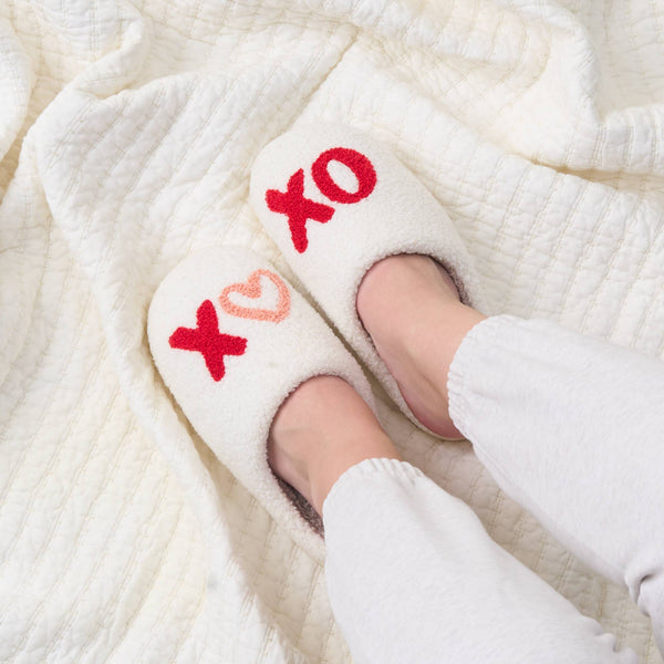 XOXO M/L Fuzzy Slippers