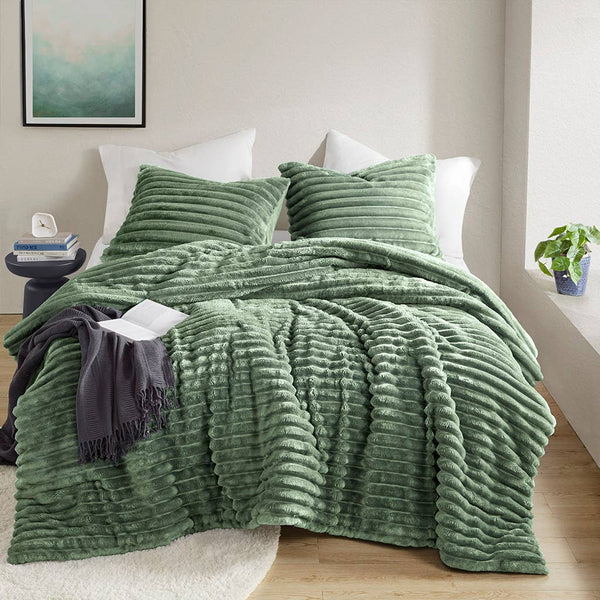 300GSM Fluffy Ribbed Plush Comforter Set,Green: King/Cal King