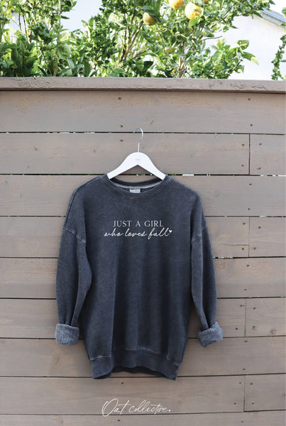 JUST A GIRL WHO LOVES FALL Sweatshirt