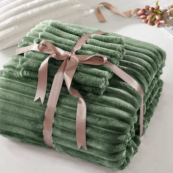 300GSM Fluffy Ribbed Plush Comforter Set,Green: King/Cal King